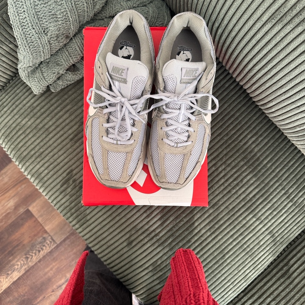 Nike Zoom Vomero 5 Sneakers - Picture 2 of 4